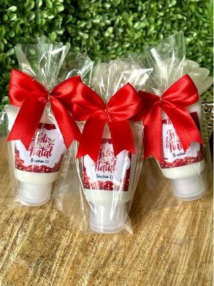 Kit Com 30 Bisnaga de 30G Com Creme Hidratante Perfumadonatl - Sandy Festy