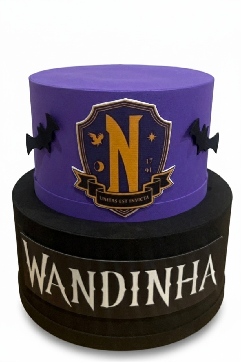 Bolo Fake - Wandinha - 2 Andares - ARCO FEST - PEGUE E MONTE & DECORAÇÕES