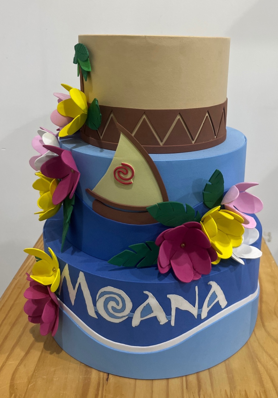 Bolo Fake - Moana - 3 Andares - ARCO FEST - PEGUE E MONTE & DECORAÇÕES