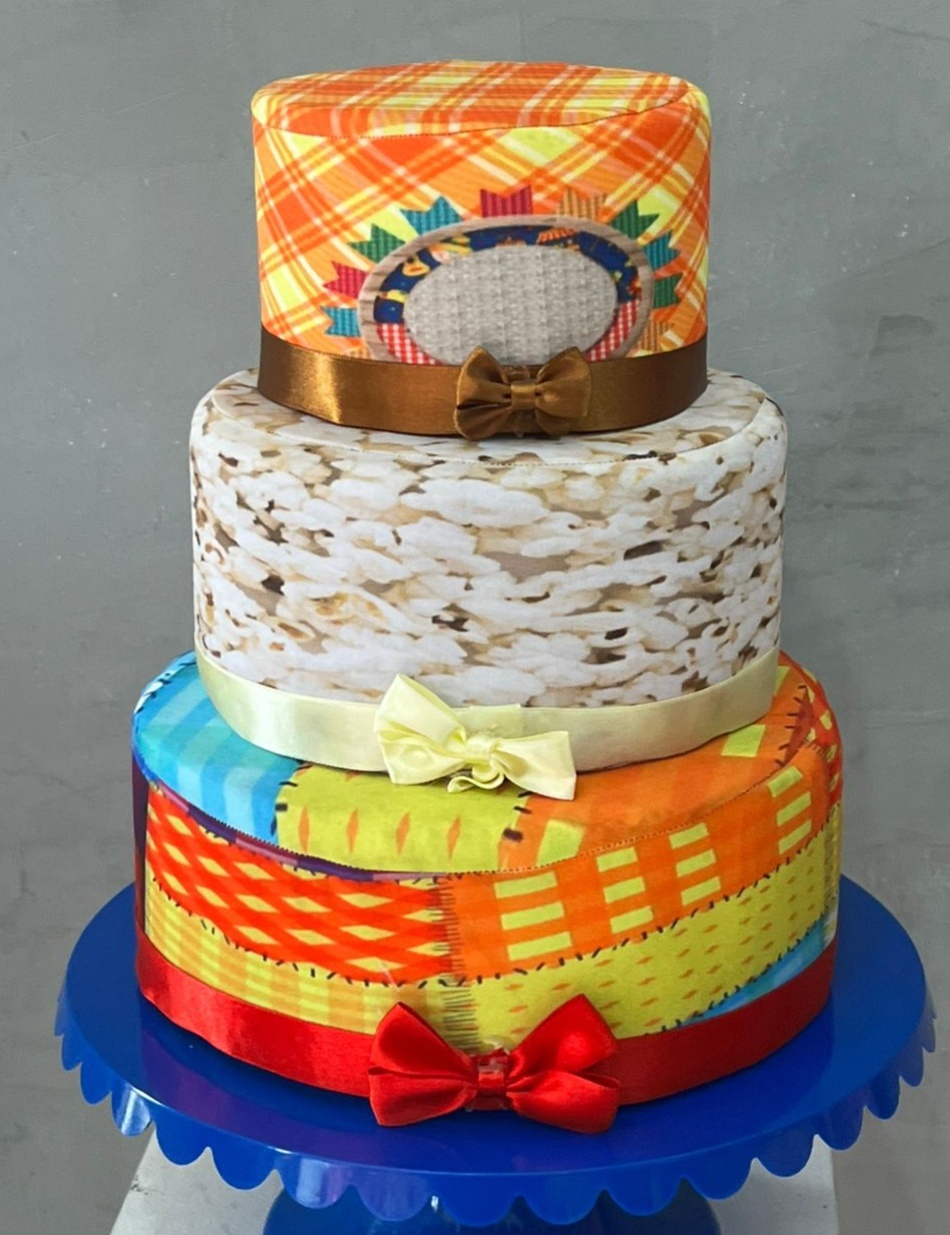 Bolo Fake Festa Junina - Balões de Menina 