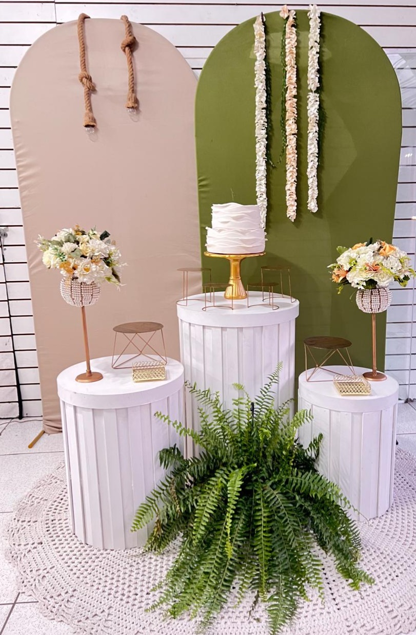 Kit Composição Verde Musgo Com Cilindros Ripados  - Balões de Menina 