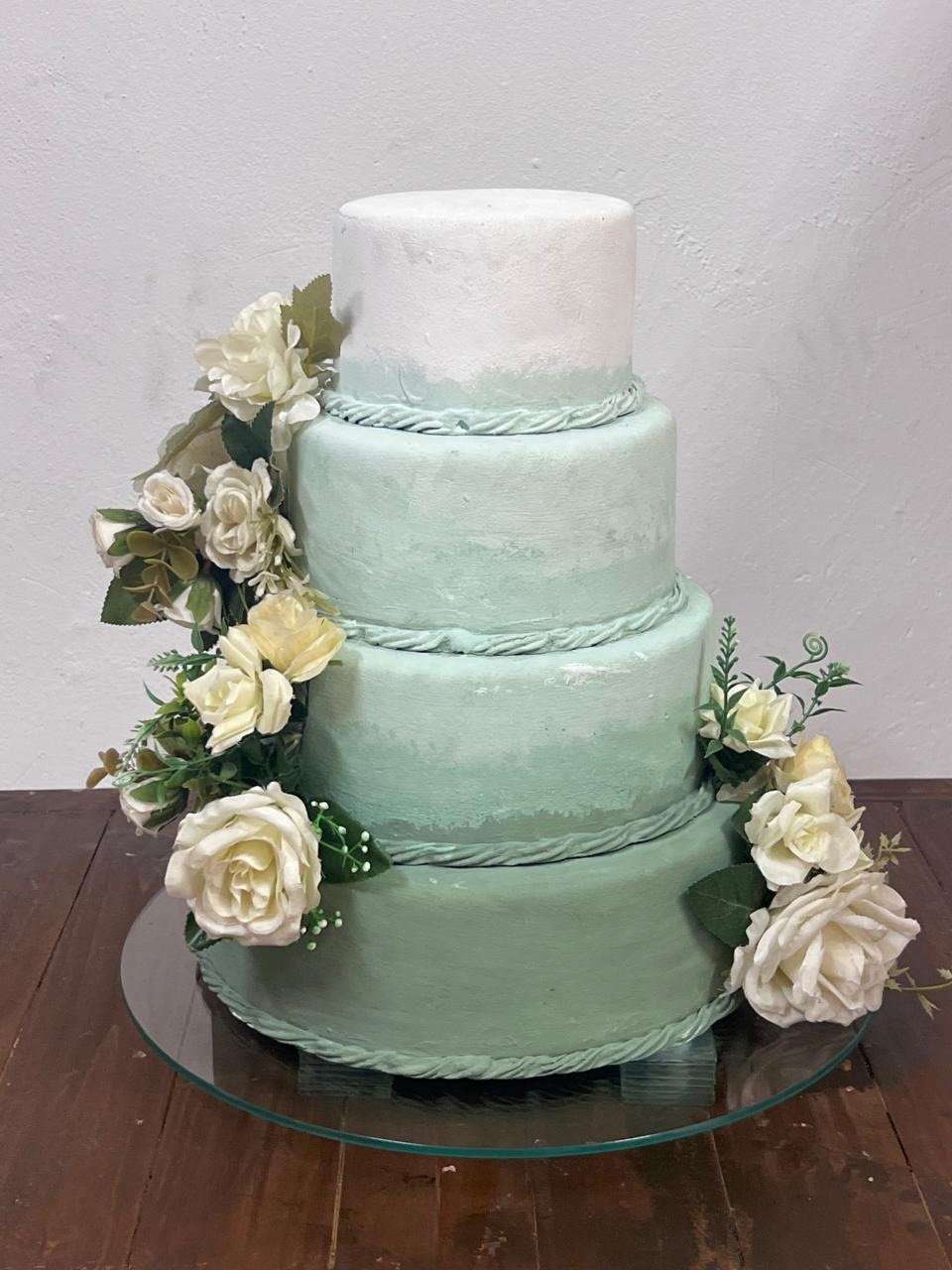 Bolo Fake Verde Musgo Floral - Balões de Menina 