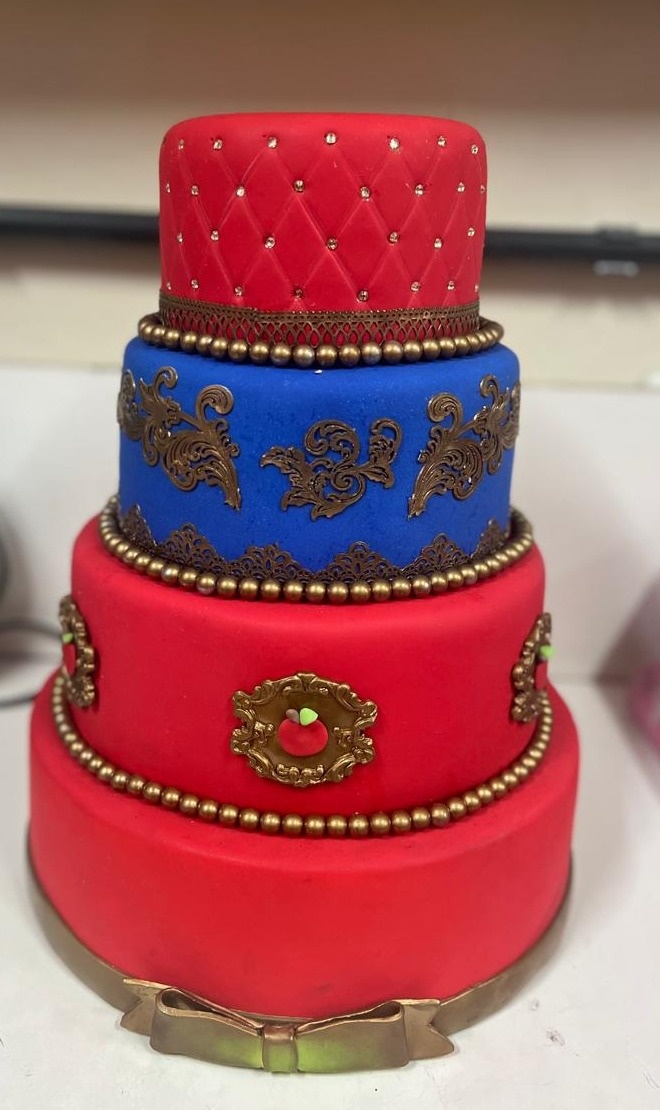 Bolo Fake 4 Andares Vermelho E Azul - Balões de Menina 