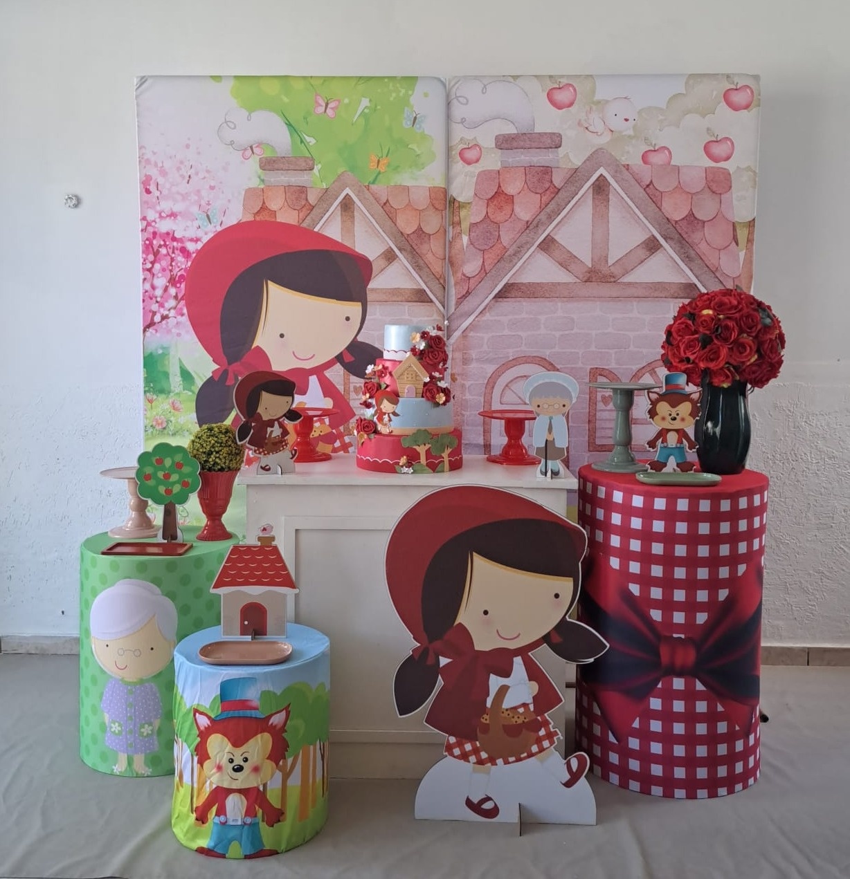 Chapeuzinha Vermelho Ouro - LumyAtelieDecoacao