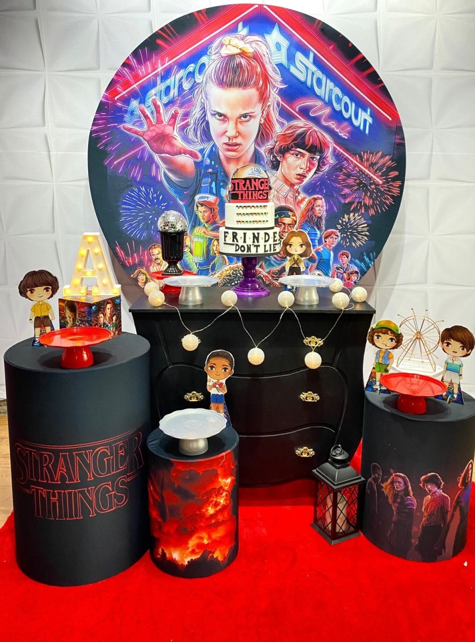 Stranger Things - Akitem Festa (Thalita Rissato)