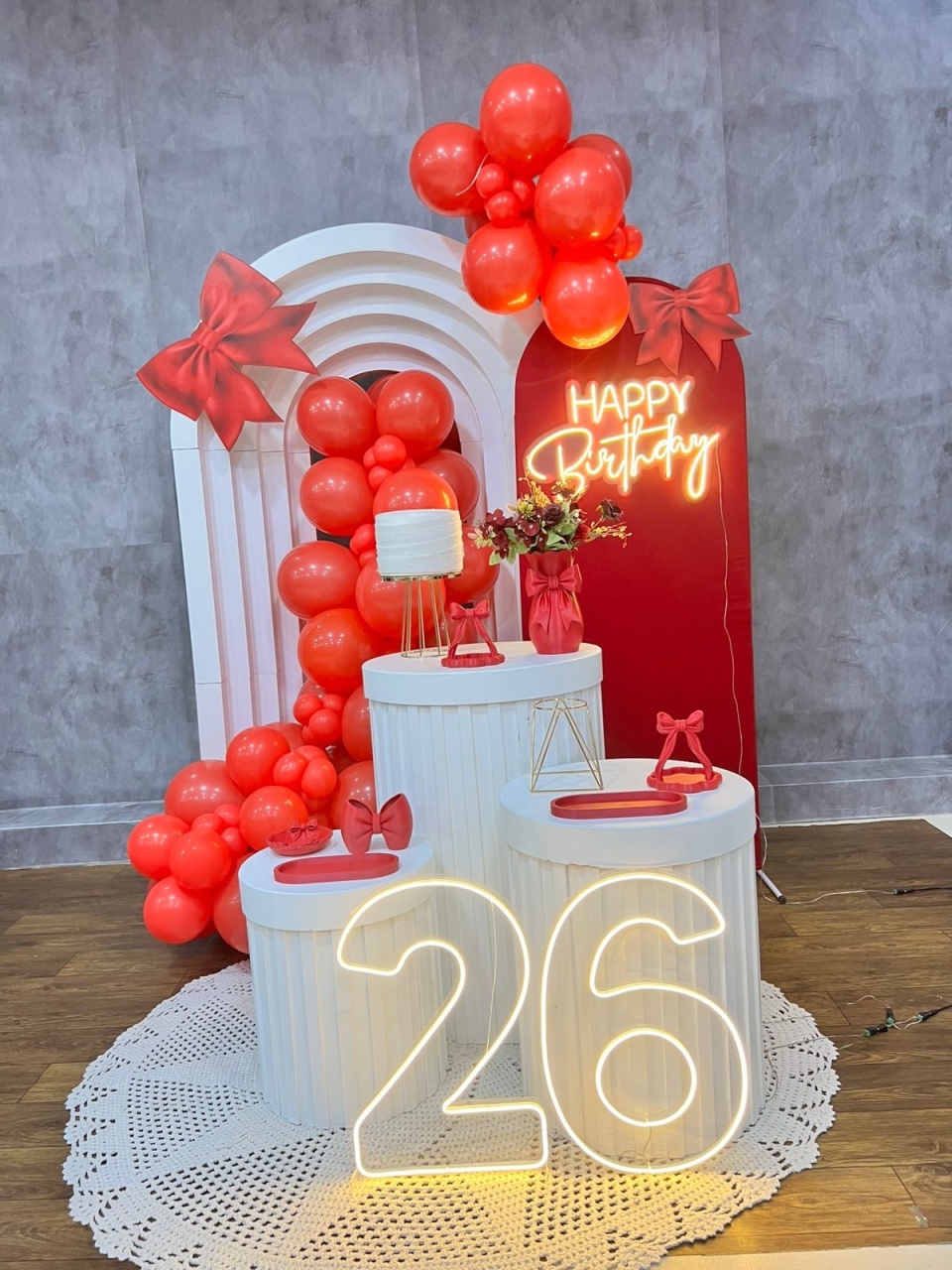 Vermelho E Branco Laços  - Akitem Festa (Thalita Rissato)