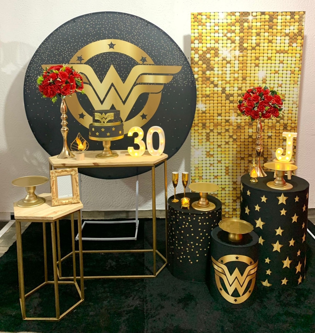 Mulher Maravilha Dourado  - Akitem Festa (Thalita Rissato)