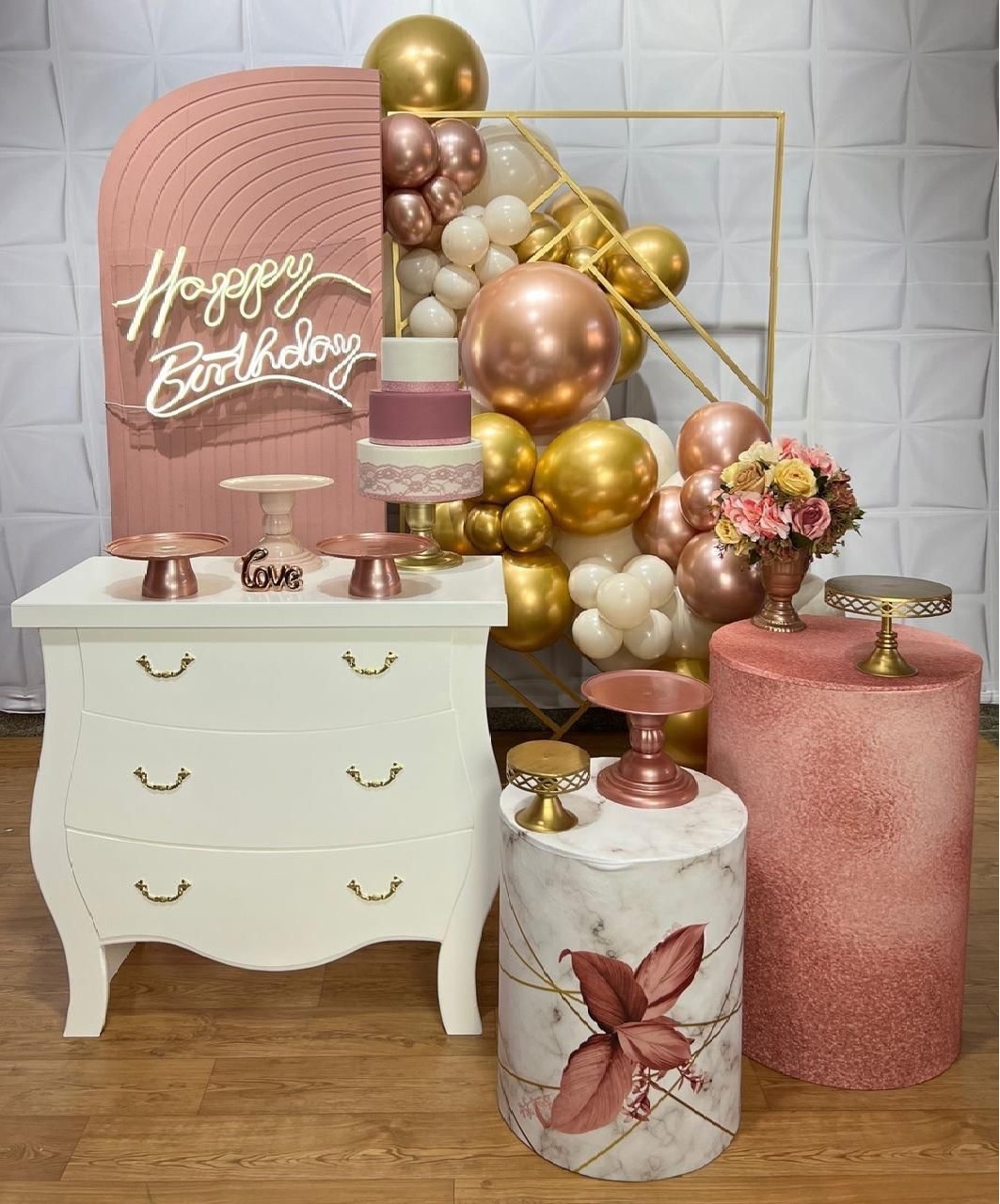 Adulto Rose Com Dourado E Móvel  - Akitem Festa (Thalita Rissato)