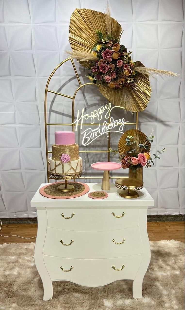 Adulto Arco Dourado Com Móvel  - Akitem Festa (Thalita Rissato)