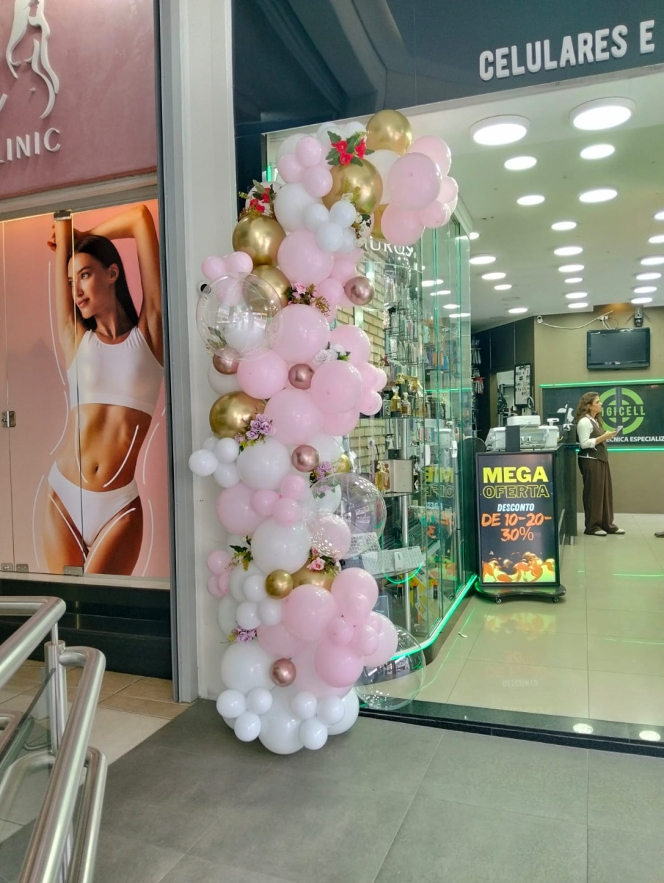 Arco Descontruido Com Flores - JC DECORAÇÕES