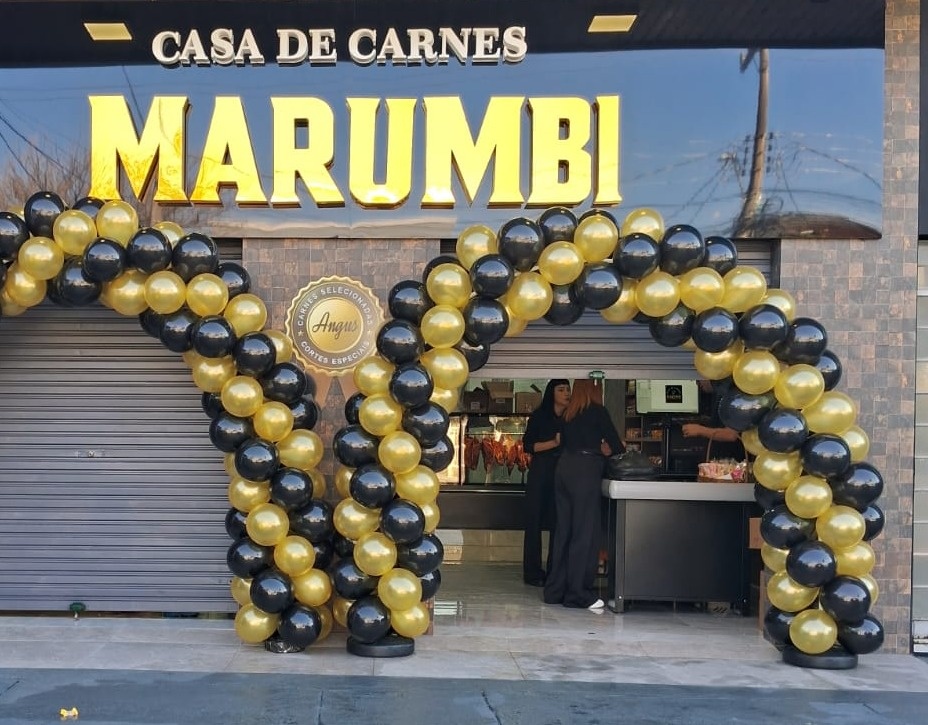 Arco de Balões Preto/Dourado Metalizado  - JC DECORAÇÕES