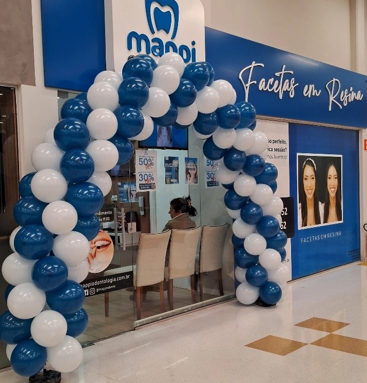 Arco de Balões Azul E Branco - JC DECORAÇÕES