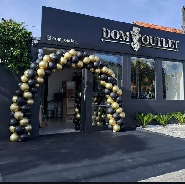 Arco de Balões Dourado Cromado E Preto  - JC DECORAÇÕES