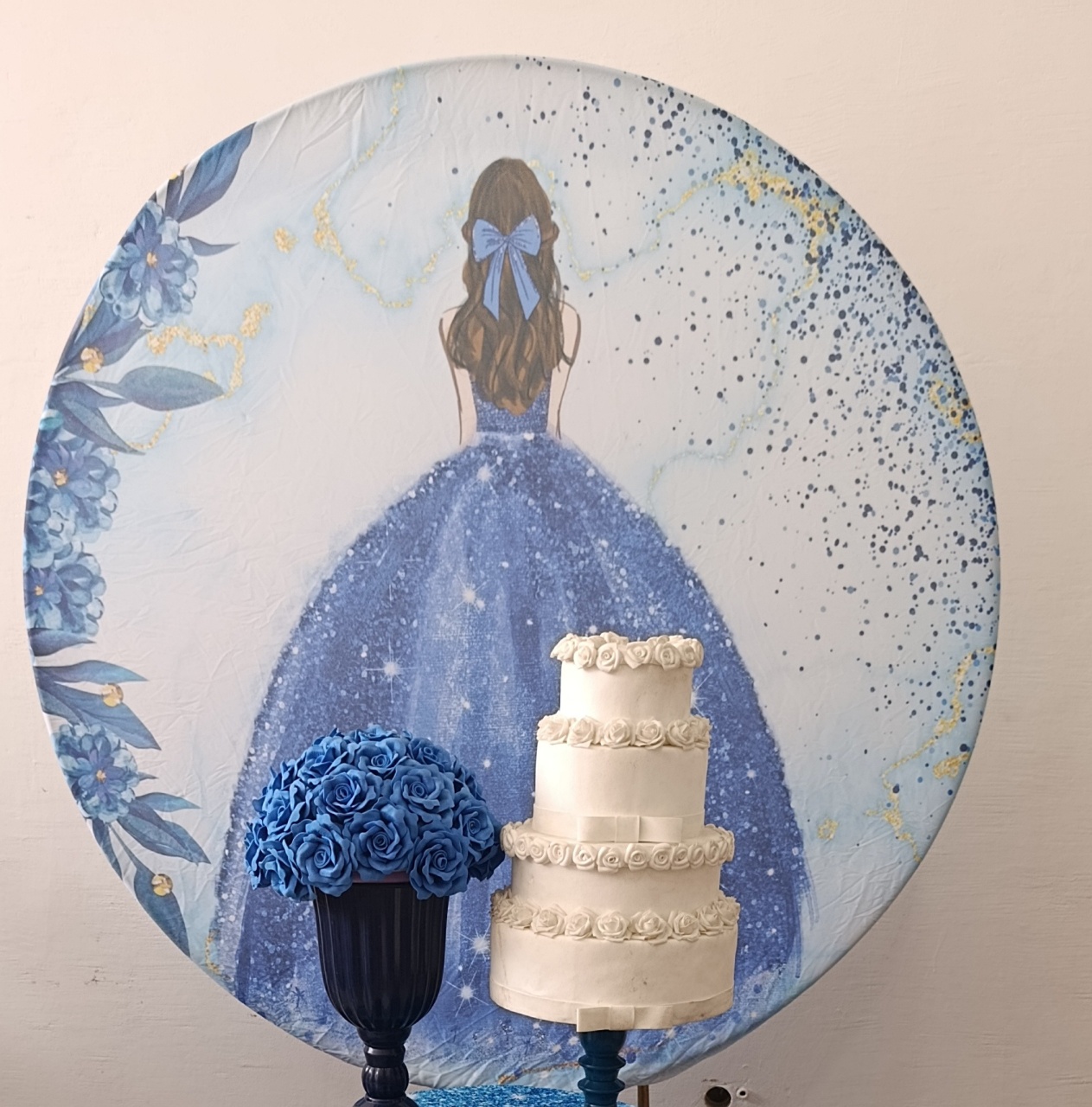 Painel Sublimado Menina Vestido Azul - Kecafestas 