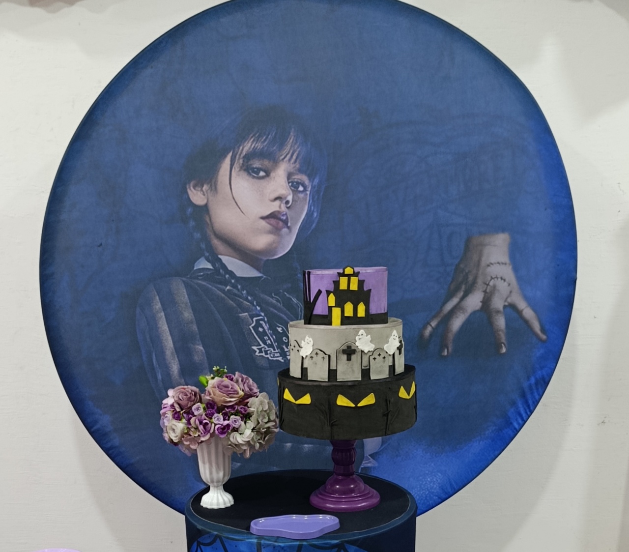 Painel Sublimado Wandinha 2 - Kecafestas 