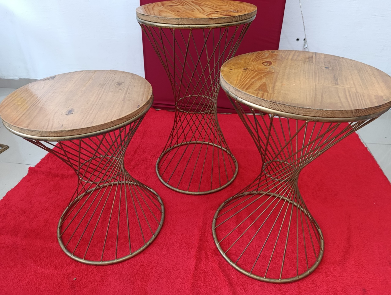 Mesa Espiral Ferro Dourada - Kecafestas 