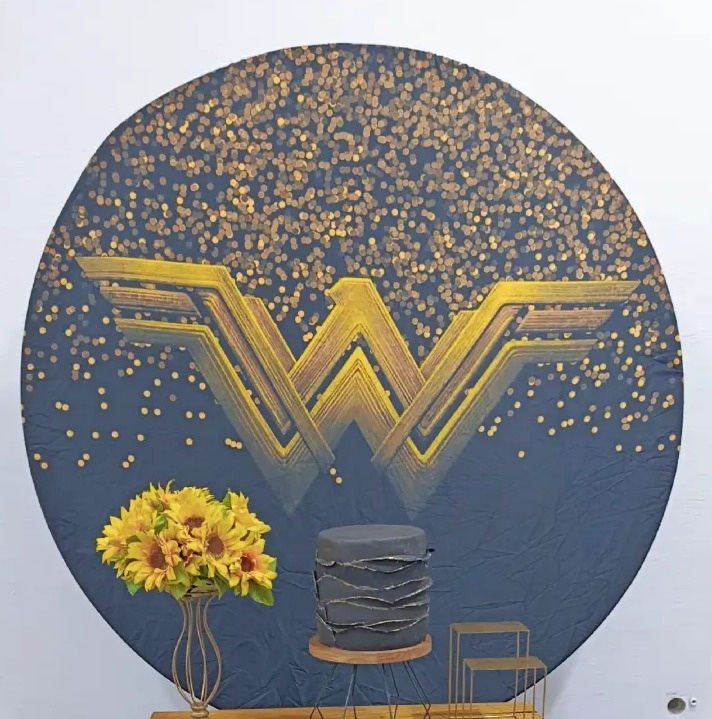 Painel Sublimado Mulher Maravilha Dourado - Kecafestas 