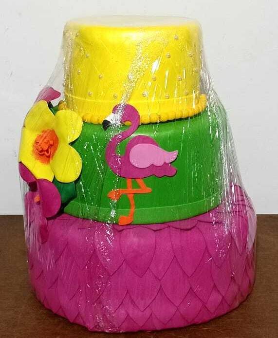 Bolo Fake Flamingo/Tropical  - 3 Andares - Vanessalocações