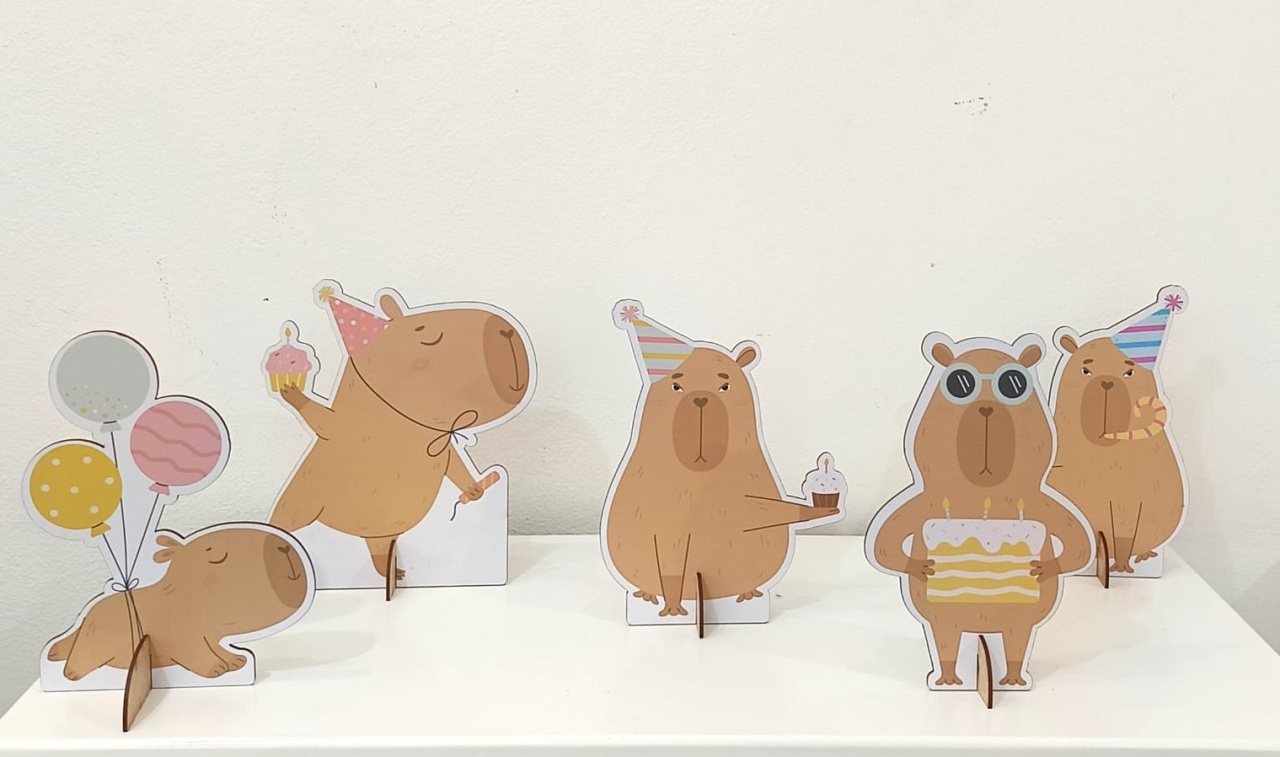 Kit Display Capivara de Mesa 1 - CamaleãoLocaçoes
