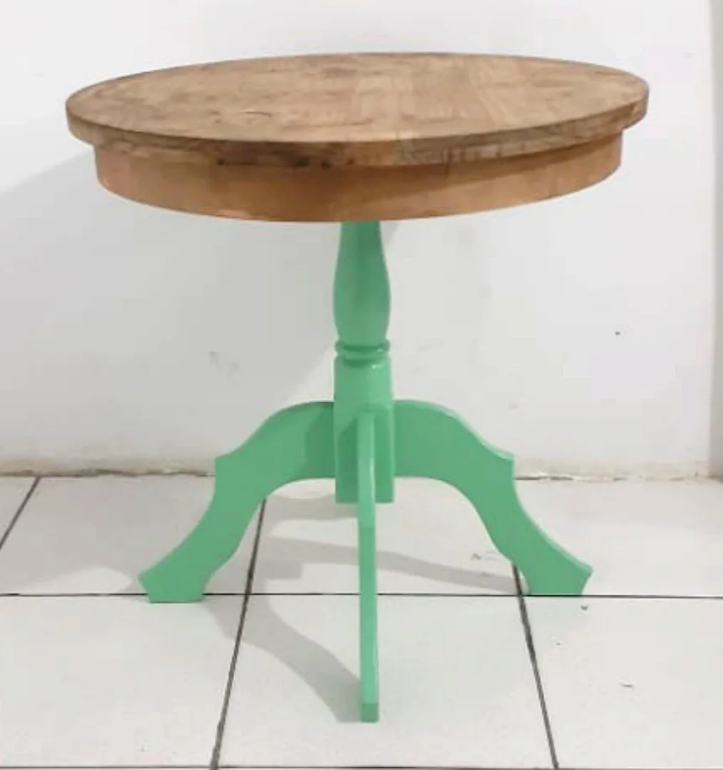 Mesa  Madeira Pé Aranha Redonda - Vanessalocações