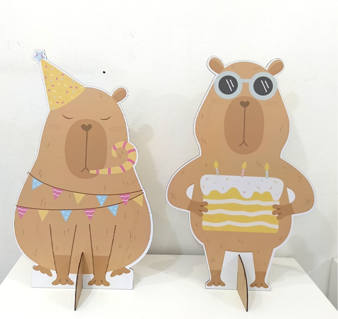 Par de Display de Chão Capivara  - Vanessalocações