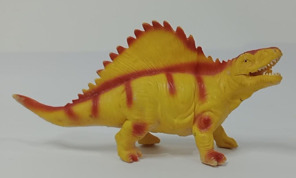 Mini Dinossauro Amarelo - Vanessalocações
