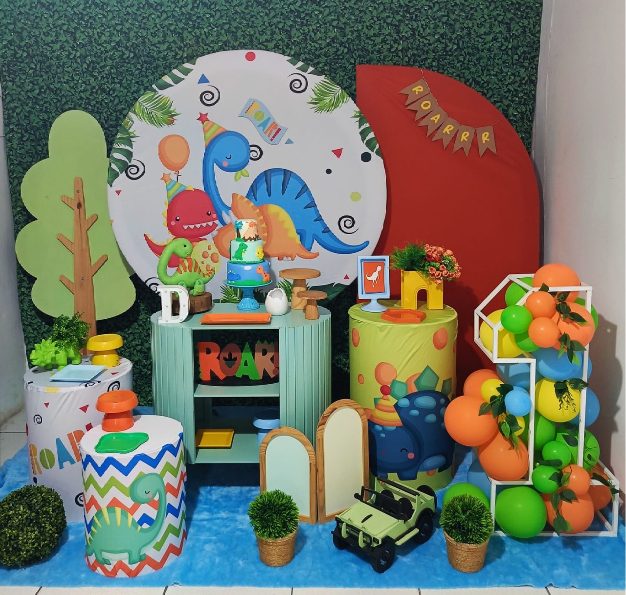 Composição Dino Baby Com Numero Cenográfico   - CamaleãoLocaçoes