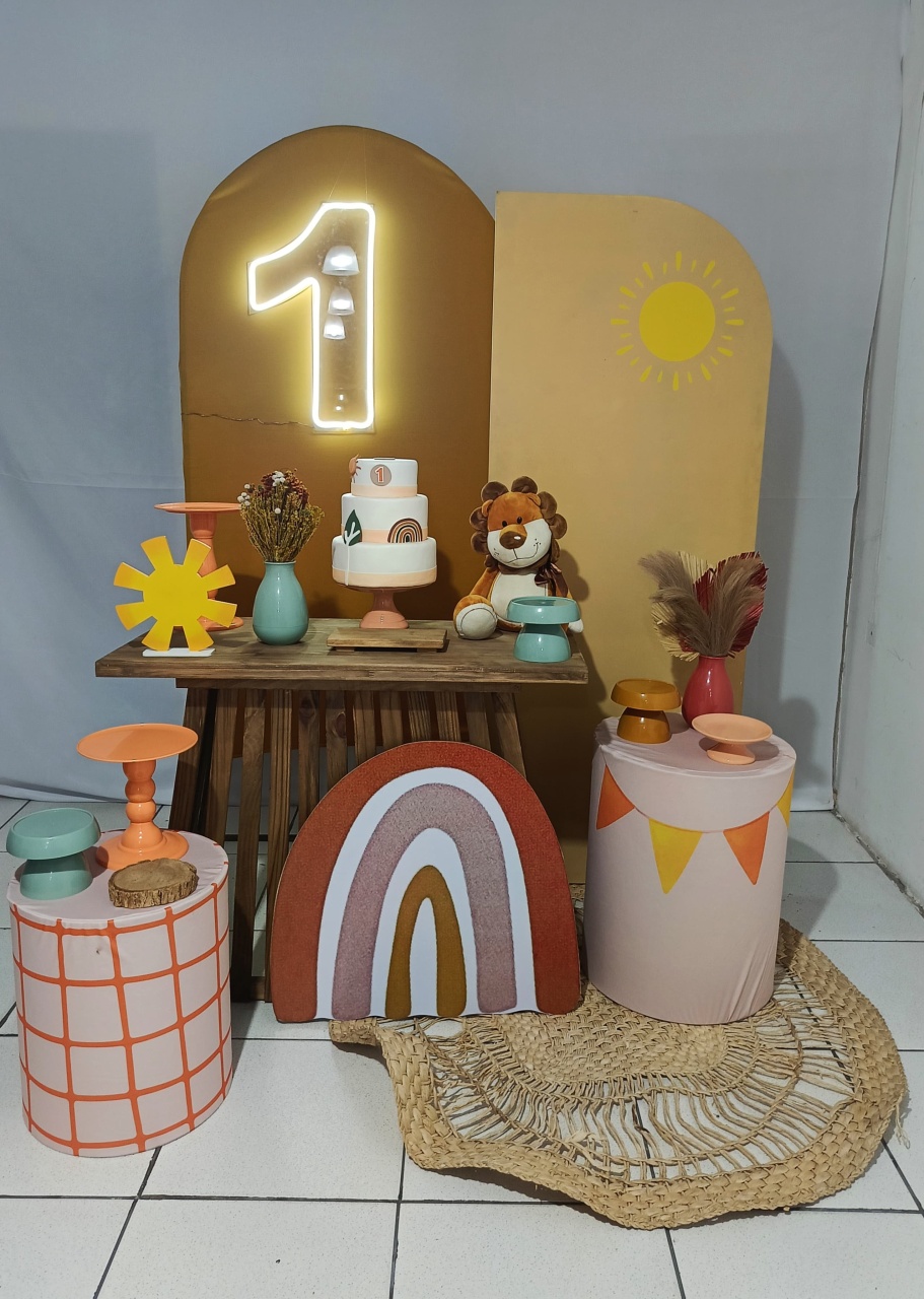 Composição Minimalista Leão E Arco Ìris - CamaleãoLocaçoes
