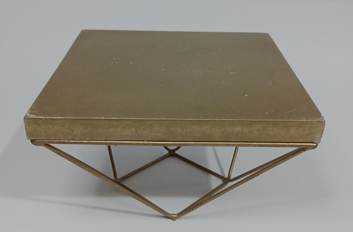 Bandeja Diamante Metal Dourado - Vanessalocações