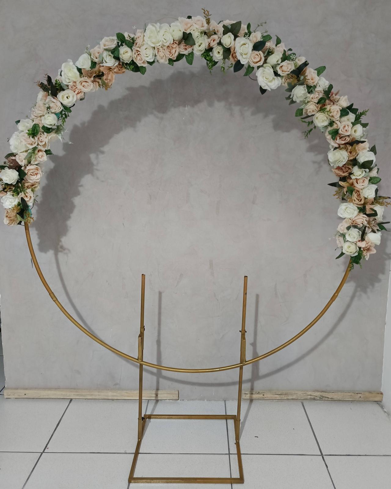 Meio Arco Flores - Creme/Azul/Creme/Rose/Creme/Vermelho/Creme - Vanessalocações