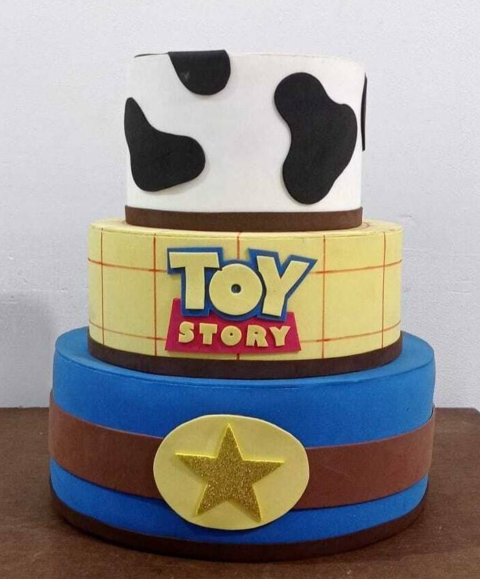 Bolo Fake Toy Story - 3 Andares - Vanessalocações