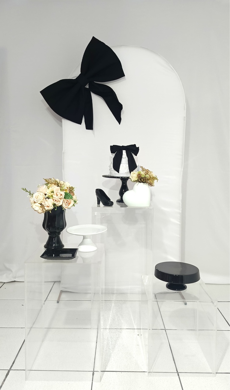 Composição Laço Preto E Branco - CamaleãoLocaçoes