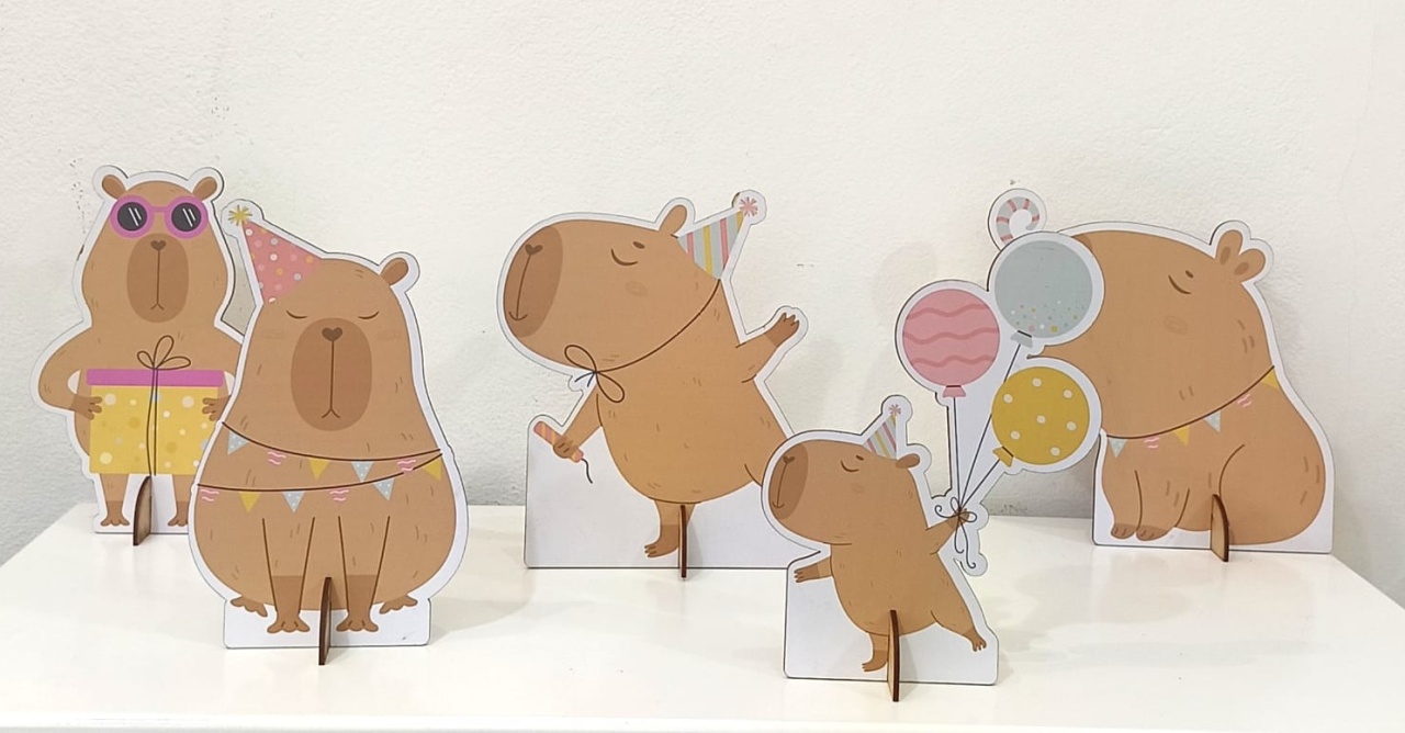 Kit Display Capivara de Mesa 2 - CamaleãoLocaçoes