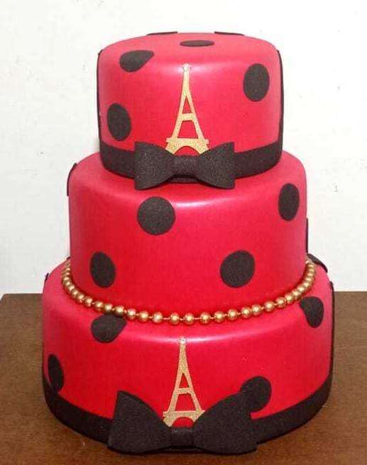 Bolo Fake Ladybug - 3 Andares - Vanessalocações
