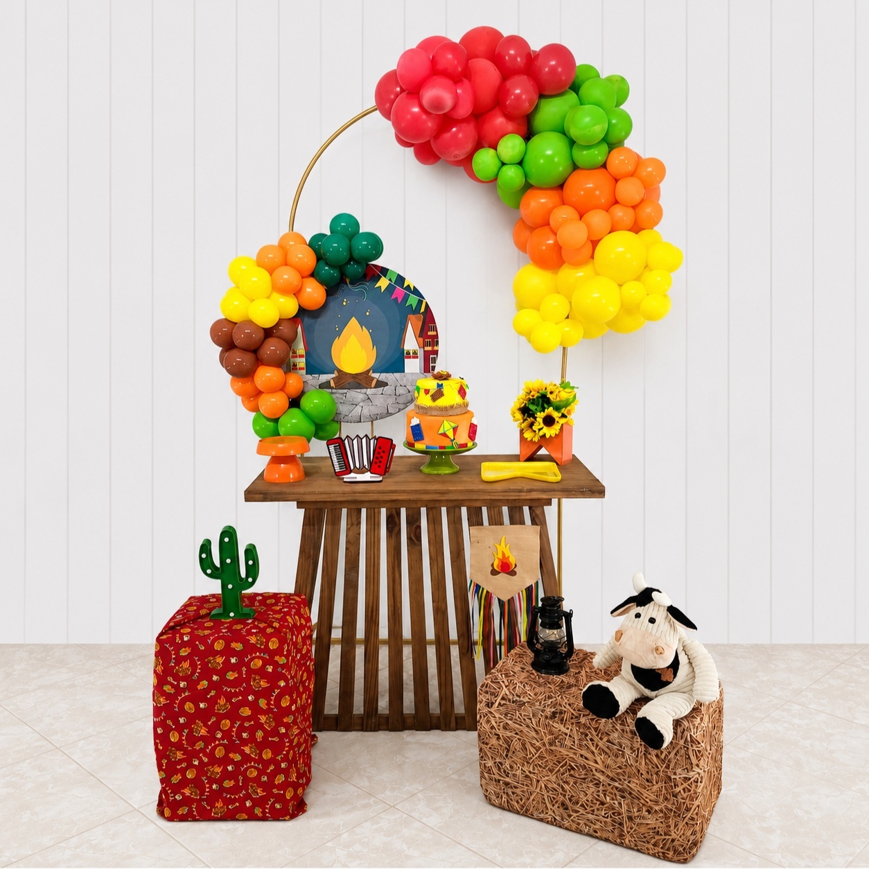 Composição Festa Junina Minimalista Com Balões - CamaleãoLocaçoes