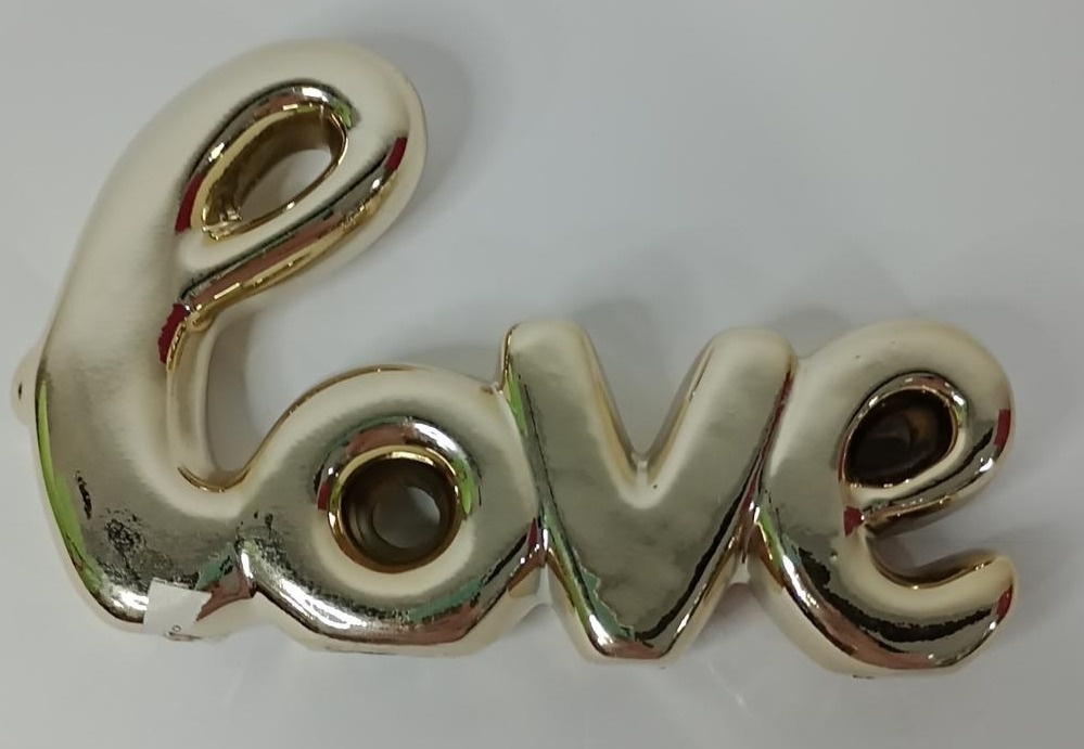 Letreiro Love Cerâmica Dourado G - Vanessalocações