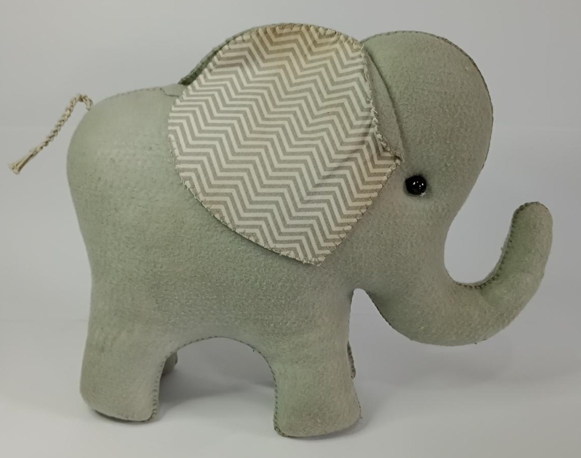 Elefante de Feltro Cinza - Vanessalocações