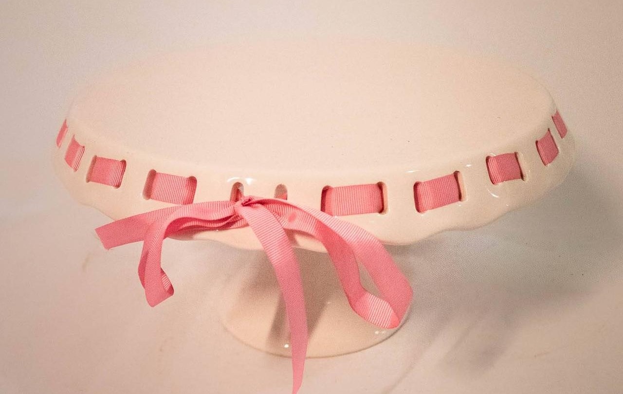 Bandeja Cerâmica Redonda  Passa Fita Rosa Envelhecido - Vanessalocações