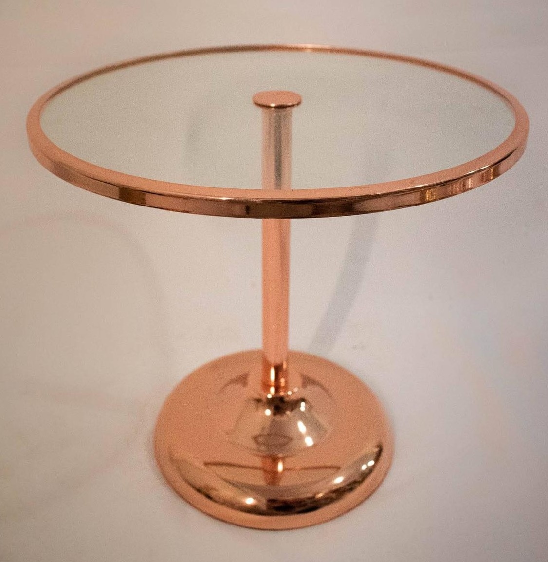 Bandeja  Metal/Vidro Redonda  Pé Alto Luxo Rose Gold - Vanessalocações