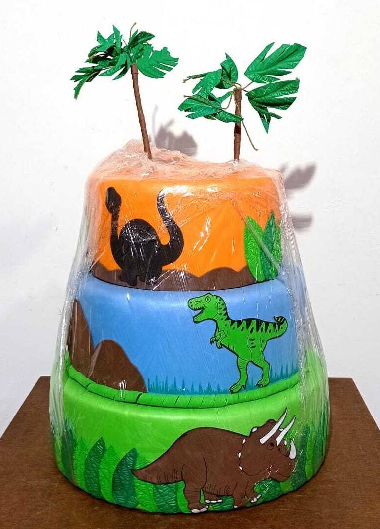 Bolo Fake Dinossauro - 3 Andares - Vanessalocações