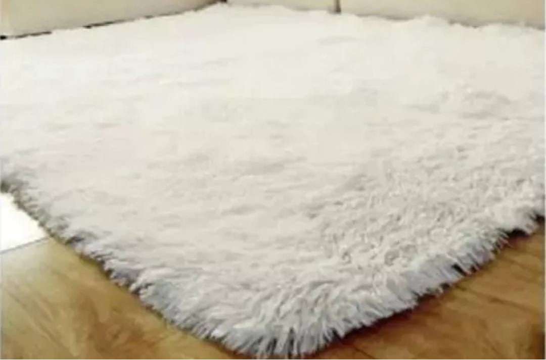 Tapete Branco Luxo -1,5X2,0Mt - Vanessalocações