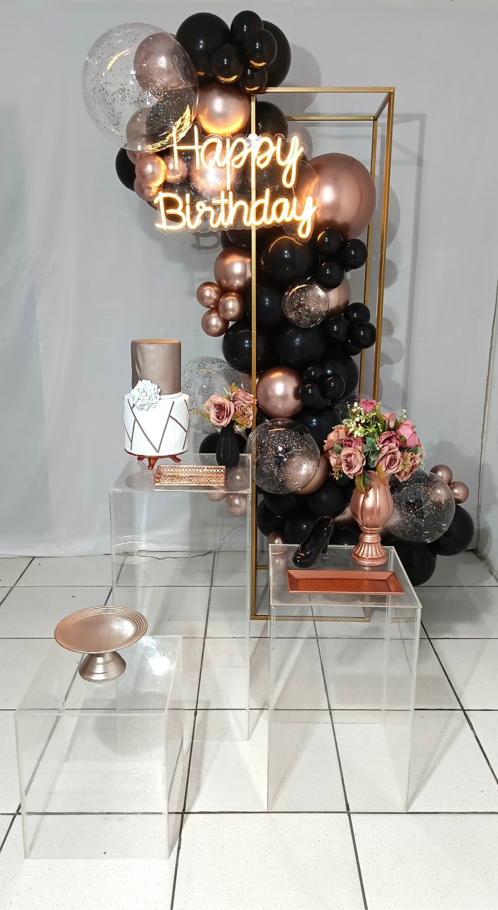 Composição Grade Rose E Preto - CamaleãoLocaçoes