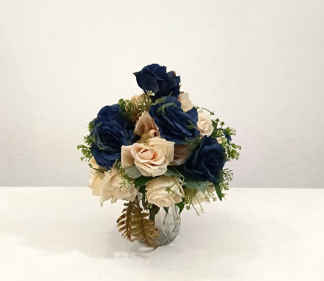 Buquê Flor Artificial Azul/Creme P - Vanessalocações