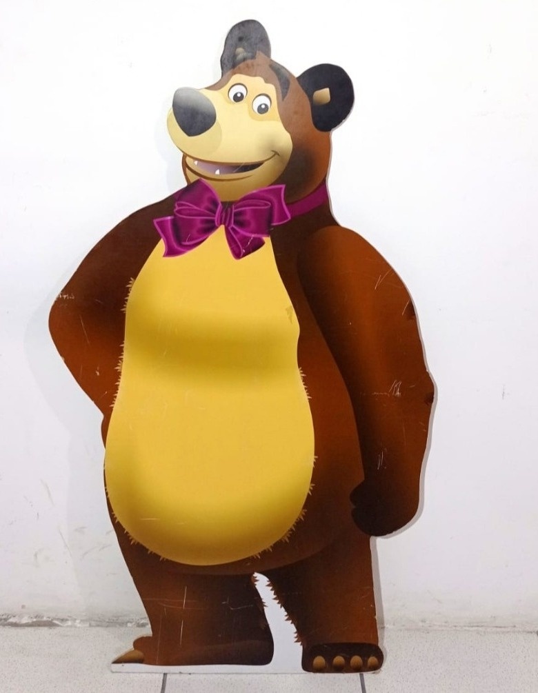 Display Mdf  de Chão Urso Masha  - Vanessalocações