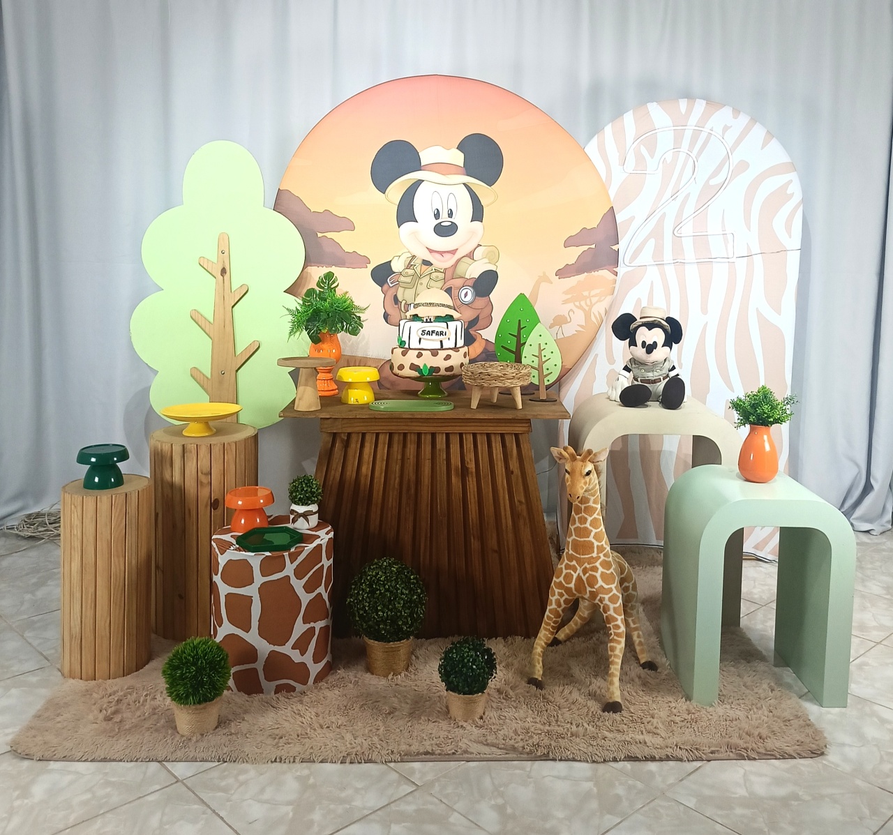Composição Mickey Safari - CamaleãoLocaçoes