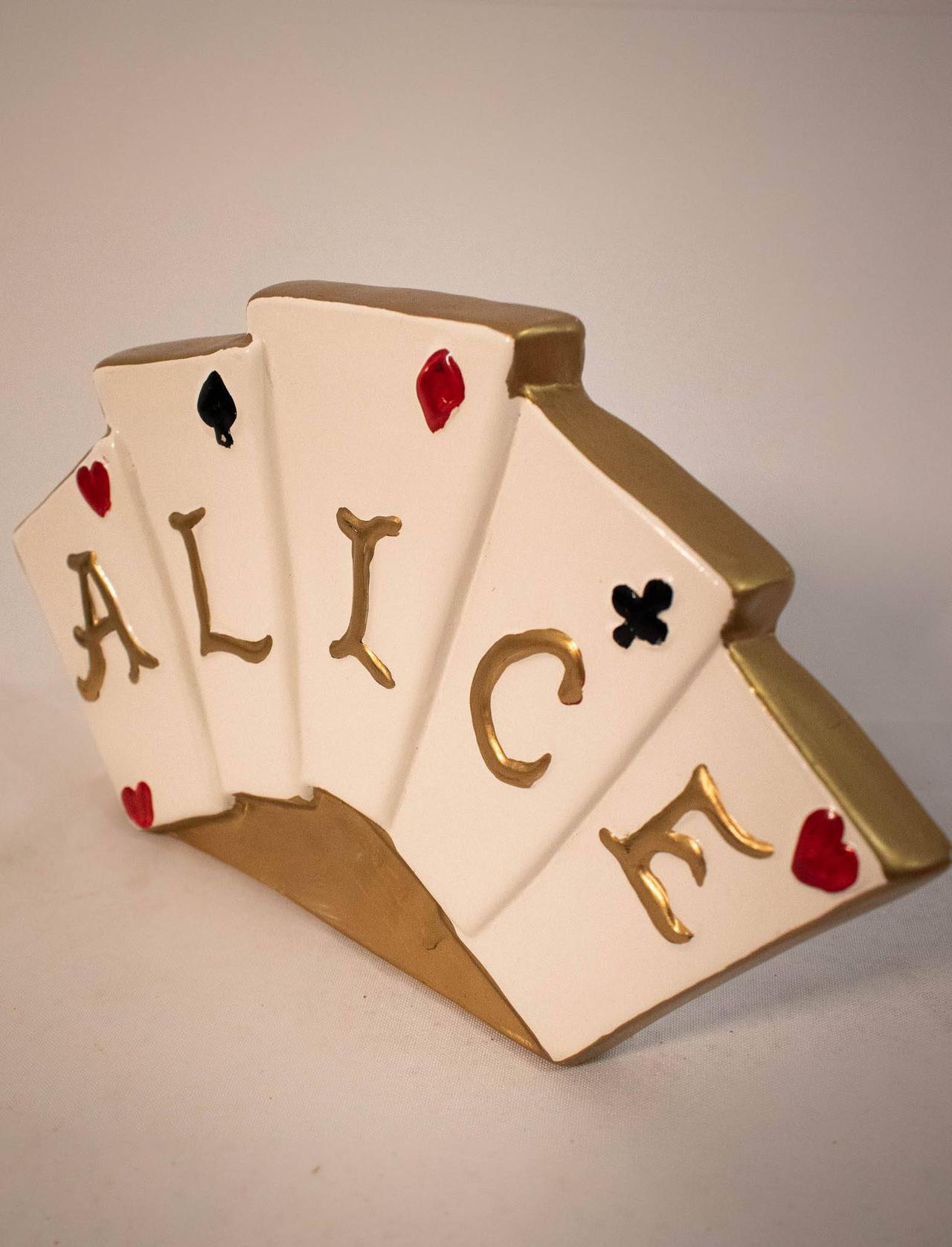 Letreiro Cerâmica Cartas Alice - Vanessalocações