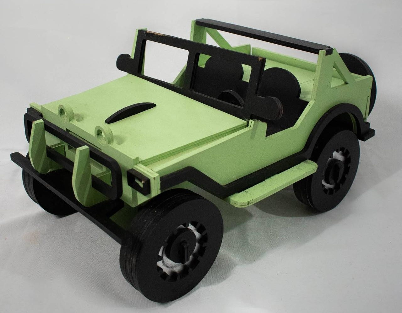 Jeep Mdf   Verde/Preto - Vanessalocações