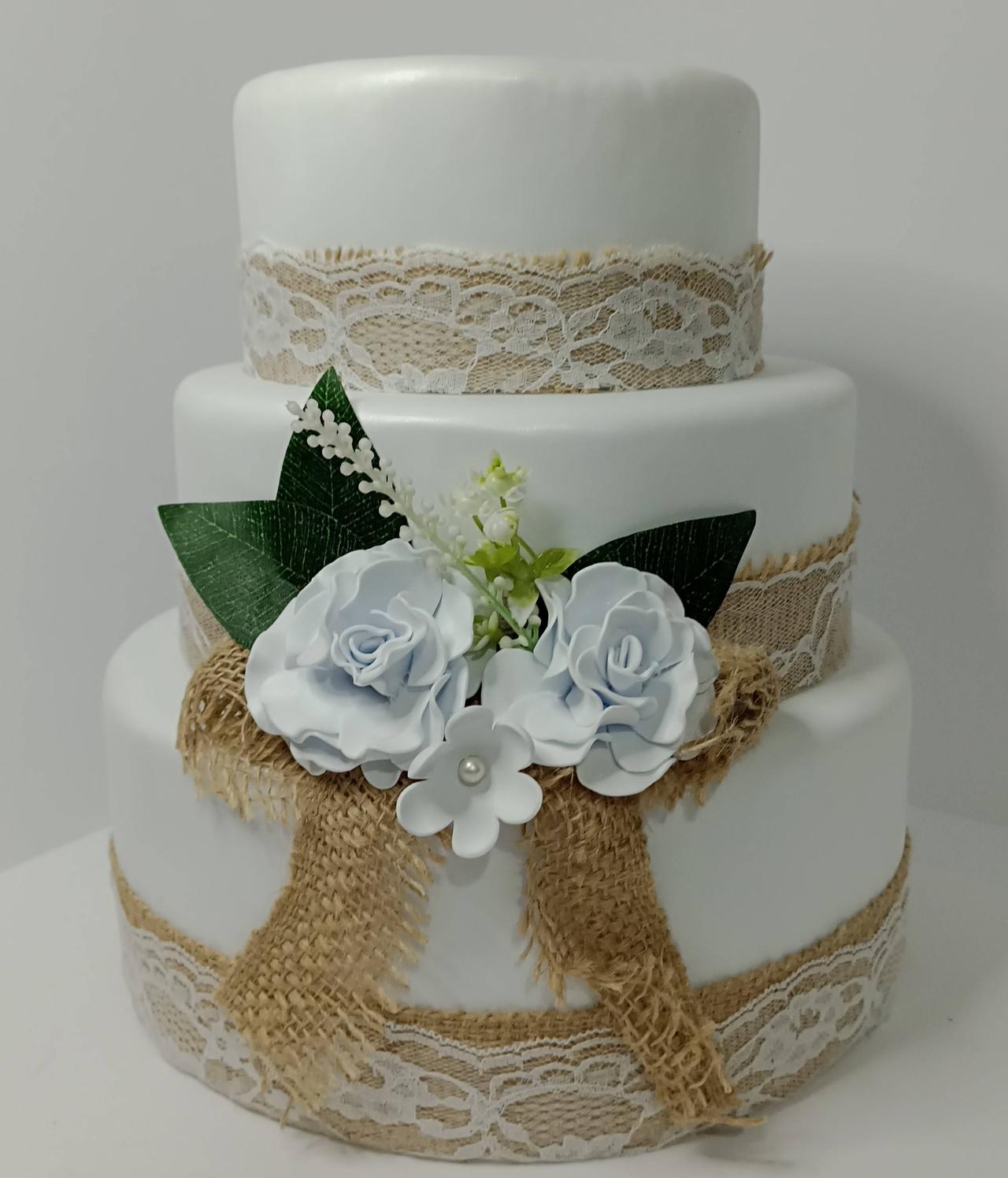 Bolo Fake Casamento/Juta - 3 Andares - Vanessalocações