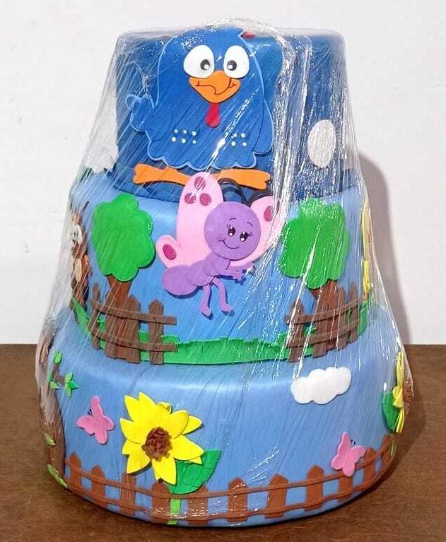 Bolo Fake Galinha Pintadinha  - 3 Andares - Vanessalocações