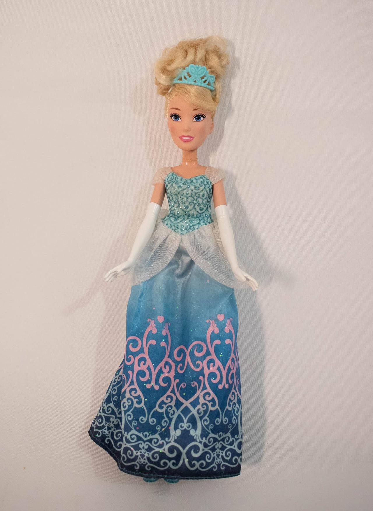 Boneca Princesa Cinderela -  Coleção Princesas - Vanessalocações